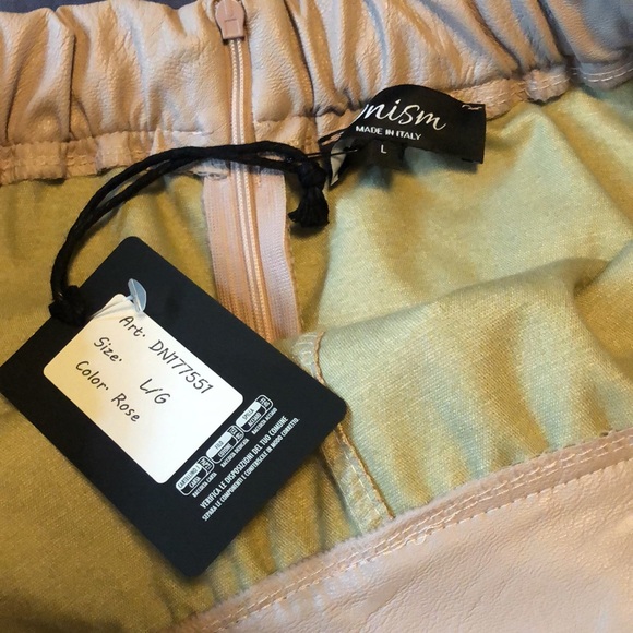 NWT Pale Pink Faux Leather Skirt Made in Italy Size Large - Picture 3 of 3